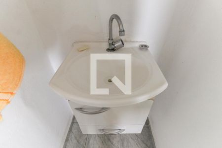 Banheiro de apartamento à venda com 3 quartos, 56m² em Conjunto Residencial José Bonifácio, São Paulo