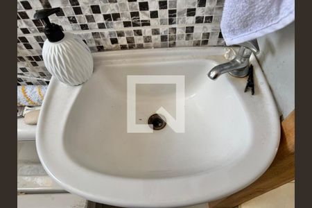 Banheiro social de casa à venda com 1 quarto, 28m² em Vargem Grande, Rio de Janeiro