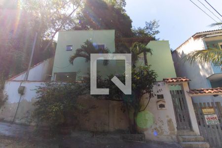 Fachada de casa à venda com 3 quartos, 180m² em Serra Grande, Niterói