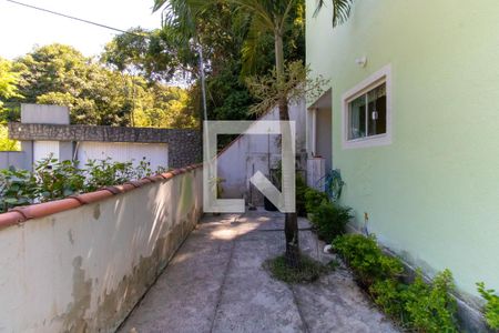 Quintal de casa à venda com 3 quartos, 180m² em Serra Grande, Niterói
