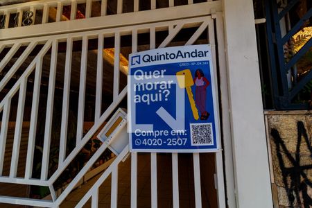 Fachada e placa de casa à venda com 3 quartos, 101m² em Parque Edu Chaves, São Paulo