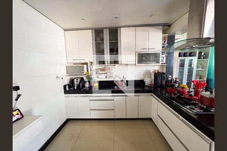 Cozinha de casa à venda com 3 quartos, 283m² em Santa Helena, Belo Horizonte