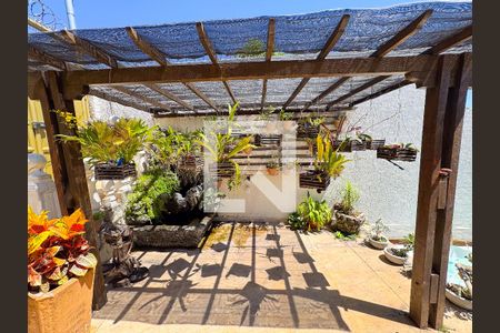 Área Externa de casa à venda com 3 quartos, 283m² em Santa Helena, Belo Horizonte