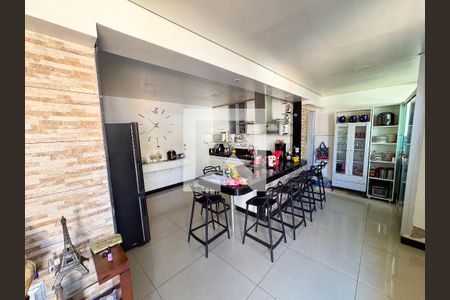 Cozinha de casa à venda com 3 quartos, 283m² em Santa Helena, Belo Horizonte