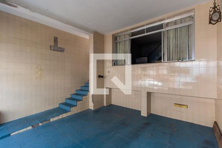 Garagem de casa à venda com 3 quartos, 150m² em Jardim Teresa, São Paulo