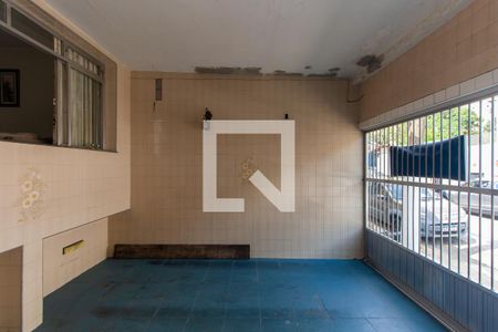 Garagem de casa à venda com 3 quartos, 150m² em Jardim Teresa, São Paulo