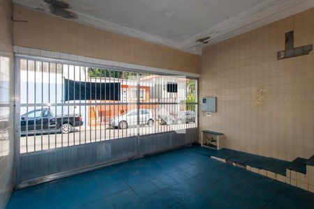 Garagem de casa à venda com 3 quartos, 150m² em Jardim Teresa, São Paulo