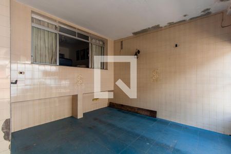 Garagem de casa à venda com 3 quartos, 150m² em Jardim Teresa, São Paulo