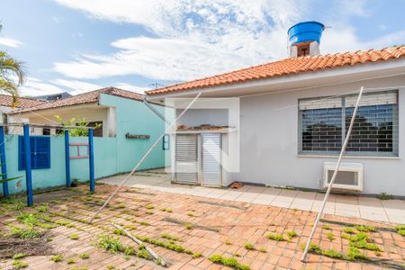 Quintal de casa à venda com 3 quartos, 150m² em Espírito Santo, Porto Alegre