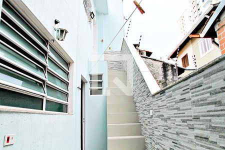 Escada acesso a Area de Serviço de casa à venda com 3 quartos, 210m² em Jardim Santa Mena, Guarulhos