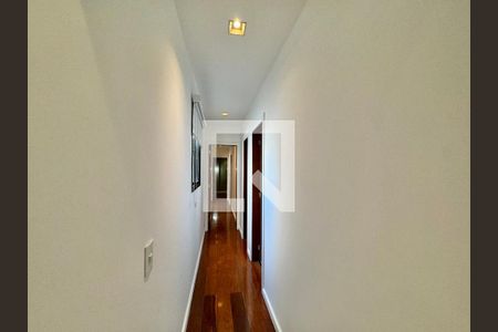 Corredor de apartamento para alugar com 3 quartos, 190m² em Recreio dos Bandeirantes, Rio de Janeiro