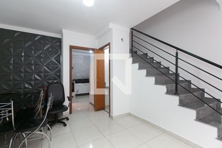 Sala de casa de condomínio para alugar com 2 quartos, 70m² em Cidade Antônio Estêvão de Carvalho, São Paulo