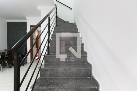 Escada de casa de condomínio para alugar com 2 quartos, 70m² em Cidade Antônio Estêvão de Carvalho, São Paulo