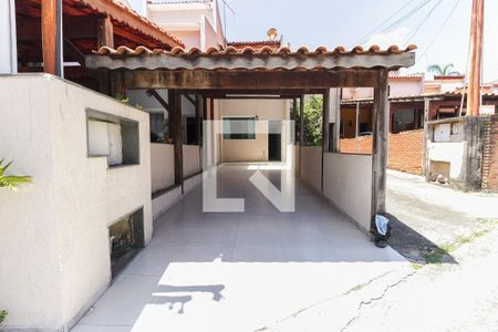 Fachada de casa de condomínio à venda com 3 quartos, 140m² em Fazenda Aricanduva, São Paulo