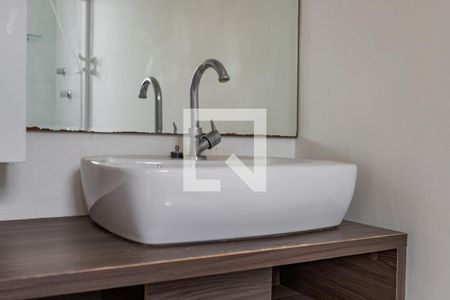 Banheiro de apartamento para alugar com 1 quarto, 32m² em Vila Ipiranga, Porto Alegre