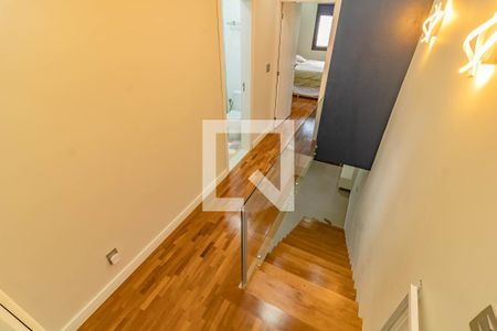 Corredor e escadaria de casa à venda com 3 quartos, 141m² em Planalto Paulista, São Paulo