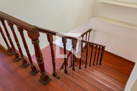 Escada de casa à venda com 4 quartos, 276m² em Lapa, São Paulo