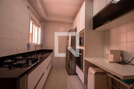Cozinha de apartamento à venda com 2 quartos, 85m² em Jardim Tupanci, Barueri