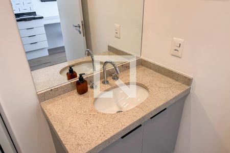 Banheiro de kitnet/studio à venda com 1 quarto, 21m² em Vila Firmiano Pinto, São Paulo