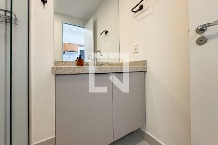 Banheiro de kitnet/studio à venda com 1 quarto, 21m² em Vila Firmiano Pinto, São Paulo