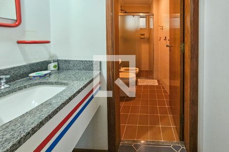 Banheiro de apartamento para alugar com 3 quartos, 161m² em Morro do Maluf, Guarujá