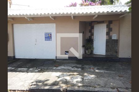 Fachada e Placa de casa à venda com 4 quartos, 564m² em Anil, Rio de Janeiro