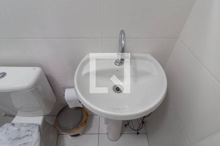 Banheiro de apartamento à venda com 2 quartos, 32m² em Vila Carmosina, São Paulo