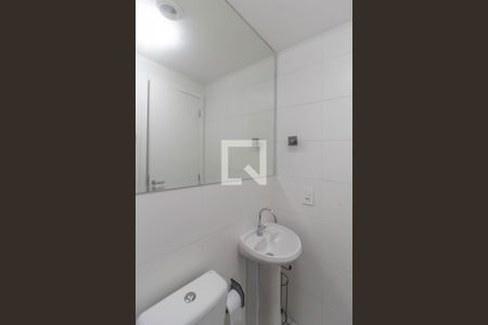 Banheiro de apartamento à venda com 2 quartos, 32m² em Vila Carmosina, São Paulo