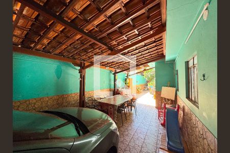 Garagem de casa à venda com 5 quartos, 326m² em Bairro da Glória, Contagem