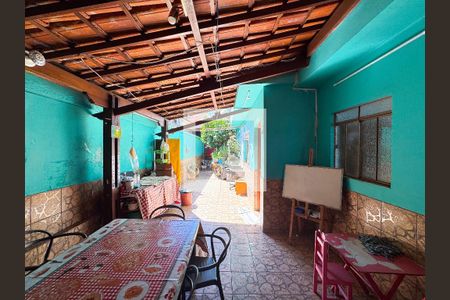 Garagem de casa à venda com 5 quartos, 326m² em Bairro da Glória, Contagem