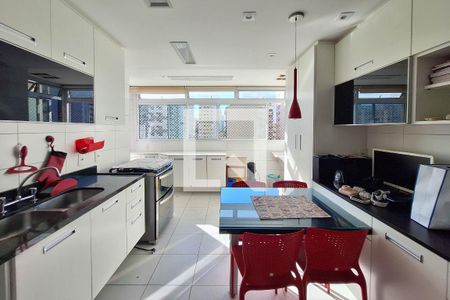 Cozinha de apartamento à venda com 3 quartos, 114m² em Icaraí, Niterói