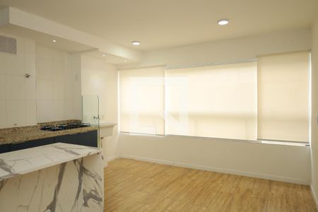 Apartamento para alugar com 2 quartos, 41m² em Vila Carmosina, São Paulo