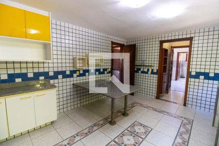 Cozinha de casa de condomínio à venda com 3 quartos, 368m² em Badu, Niterói