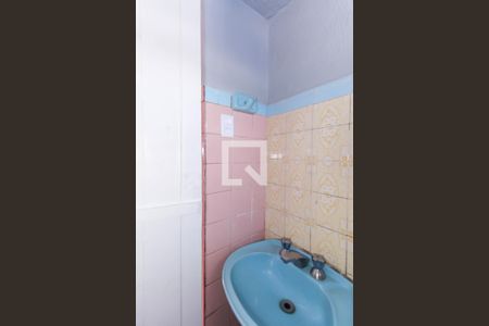 Banheiro de casa para alugar com 1 quarto, 35m² em Vila Invernada, São Paulo