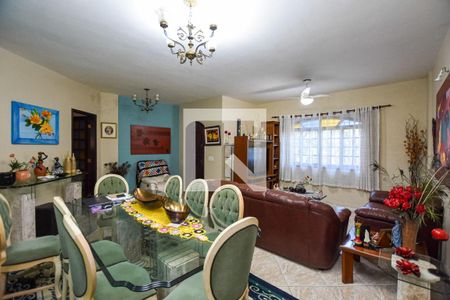 Casa à venda com 3 quartos, 228m² em Itaipu, Niterói