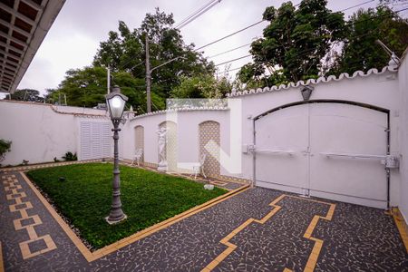 Jardim de entrada de casa à venda com 5 quartos, 560m² em Jardim da Saúde, São Paulo