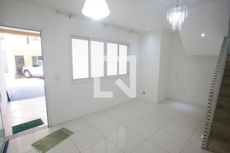 Sala de casa de condomínio para alugar com 3 quartos, 92m² em Tanque, Rio de Janeiro