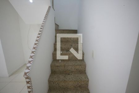 Escada de casa de condomínio para alugar com 3 quartos, 92m² em Tanque, Rio de Janeiro