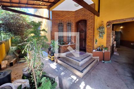 Quintal de casa à venda com 3 quartos, 198m² em Santa Rosa, Niterói