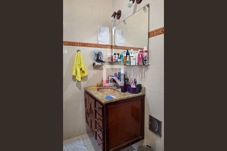 Banheiro 2 de casa à venda com 3 quartos, 198m² em Santa Rosa, Niterói