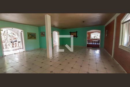 Sala de casa para alugar com 5 quartos, 998m² em Três Montanhas, Osasco