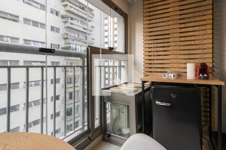 Varanda de kitnet/studio para alugar com 1 quarto, 25m² em Indianópolis, São Paulo