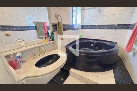 Banheiro da Suíte de casa à venda com 3 quartos, 221m² em Jardim Ipanema, Santo André
