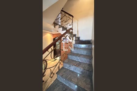 Escada de casa à venda com 3 quartos, 221m² em Jardim Ipanema, Santo André