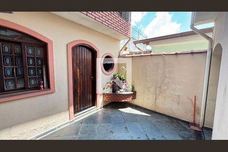 Quintal de casa à venda com 3 quartos, 221m² em Jardim Ipanema, Santo André