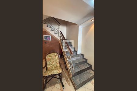 Escada de casa à venda com 3 quartos, 221m² em Jardim Ipanema, Santo André