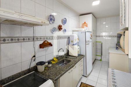 Cozinha de apartamento para alugar com 2 quartos, 70m² em Vila Caiçara, Praia Grande