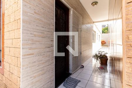 Entrada  de casa à venda com 3 quartos, 239m² em Vila Santo Estefano, São Paulo