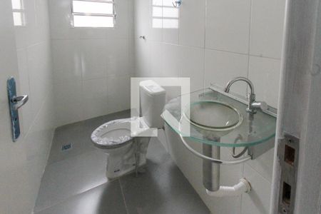 Banheiro de casa para alugar com 2 quartos, 100m² em Vila Tolstoi, São Paulo