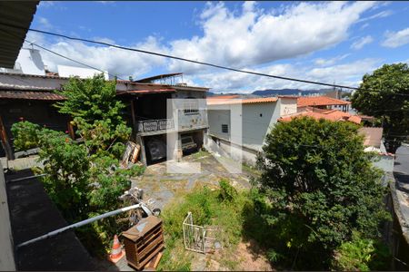 Area externa de casa à venda com 2 quartos, 300m² em Sagrada Família, Belo Horizonte